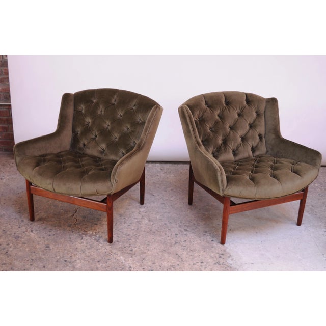 Jens Risom Design Jens Risom Model 2137 Walnut "Floating" Lounge Chairs in Olive Velvet- a Pair For Sale - Image 4 of 13