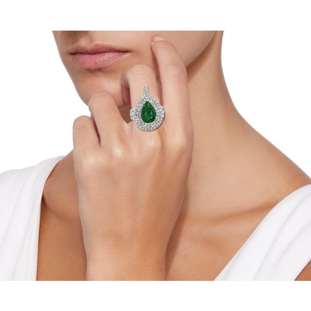 3.93 Carat Pear Colombian Emerald and Diamond 18 Karat White Gold Ring Estate For Sale - Image 4 of 18
