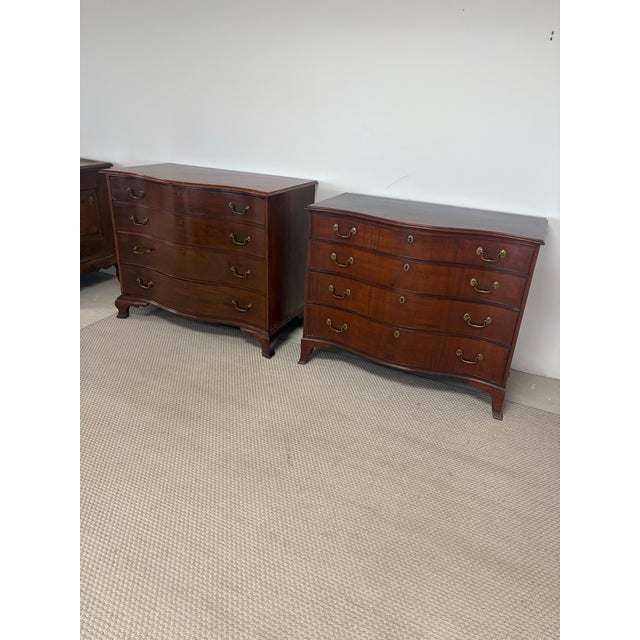 Matched Pair of Georgian Mahogany Serpentine Chests, One Signed Joseph Rawson of Providence, Circa 1790-1810 For Sale In Houston - Image 6 of 12