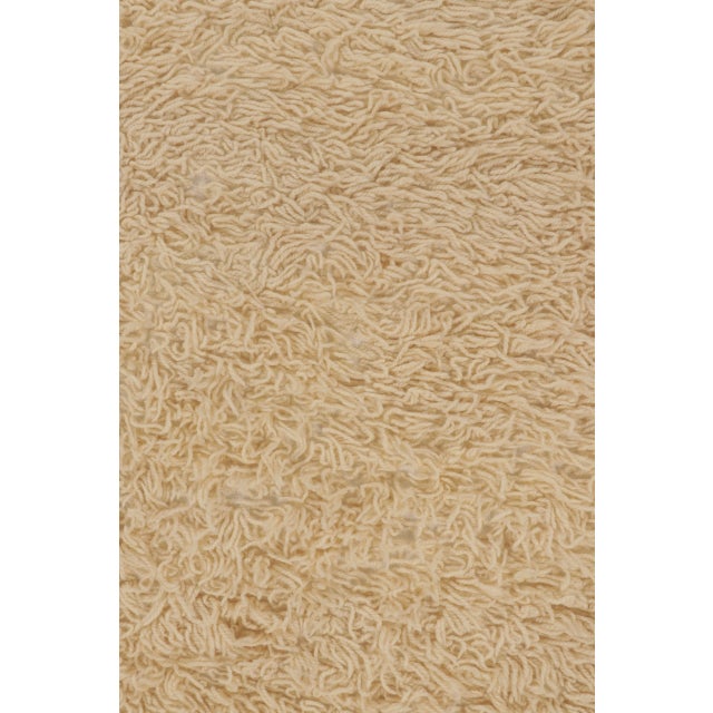 1960s Vintage Tulu Solid Rug With Tonal Shag Pile in Beige and Cream - Rug & Kilim For Sale - Image 5 of 8