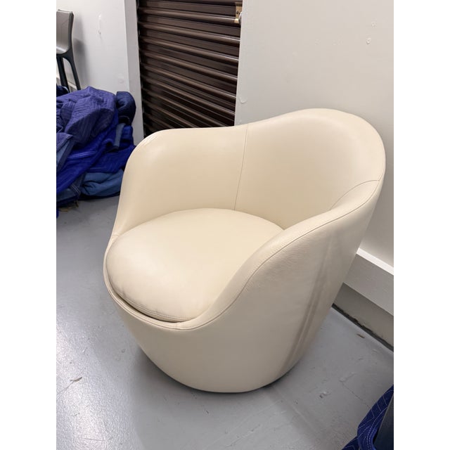 Design Within Reach DWR Leather Lína Swivel Chair For Sale - Image 4 of 10