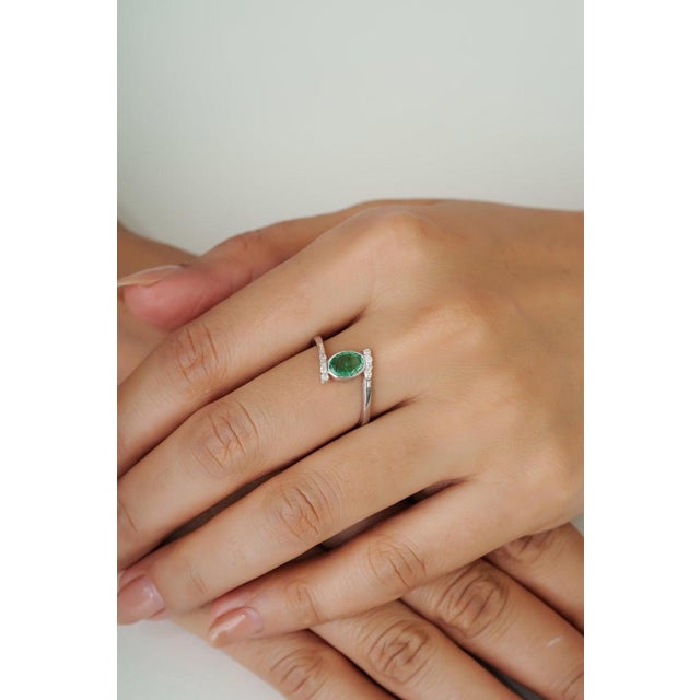 Certified Solitaire Zambian Emerald & Diamond Ring in 925 Sterling Silver, Size 8 For Sale - Image 6 of 11