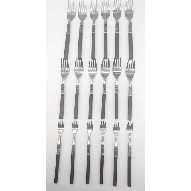 1960s Oneida Northland "Anticipation" Stainless Steel & Teak Composite Flatware, Set of 49 Pieces For Sale In Miami - Image 6 of 13