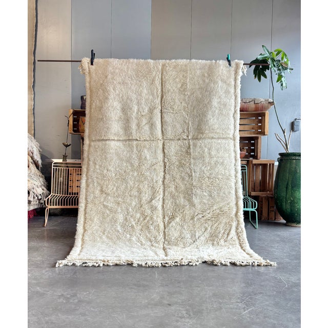 Moroccan Beni Mrirt Rug Ivory Wool Rug, 2010s For Sale - Image 11 of 11