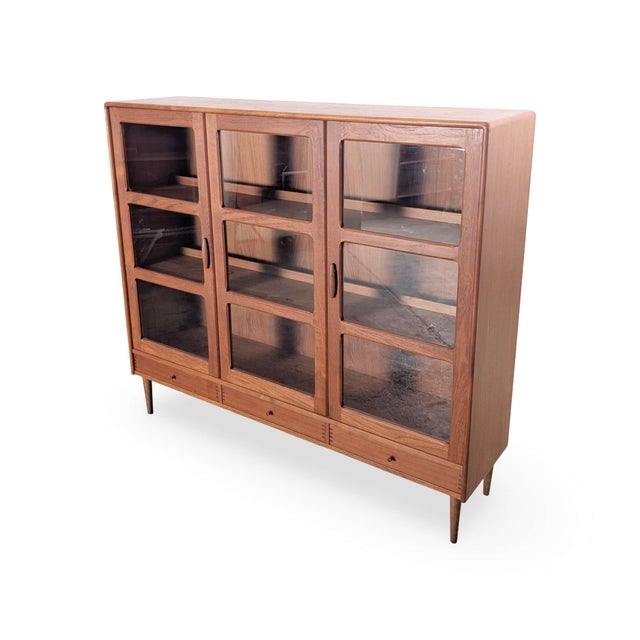 Dyrlund Mid-Century Modern Teak Display Cabinet from Dyrlund, Denmark, 1960s For Sale - Image 4 of 10