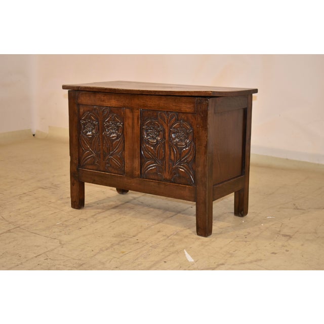Circa 1900 period Edwardian oak coffer or small blanket box from England. The top is simple and is made from two boards....