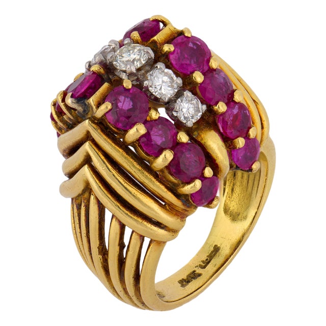 Vintage 3.20 Carat Ruby Diamond 18k Yellow Gold Cocktail Ring, Size 5 For Sale