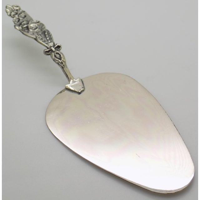 Vintage Italian Handmade Genuine Silver Small Cake Server Flower Handle Presta Naples 800 Continental Silver Pastry Mignon Cupcake Server For Sale - Image 4 of 13