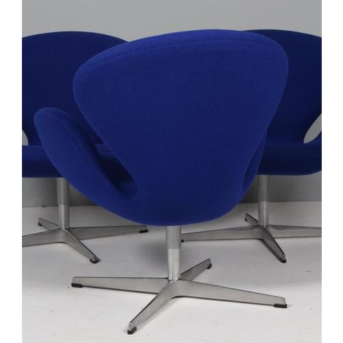 Swan Chair by Arne Jacobsen for Fritz Hansen, 2000s For Sale - Image 6 of 8