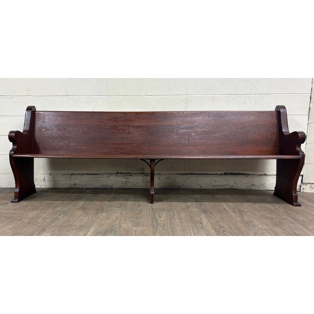 This is a gorgeous antique American Gothic Revival church pew dating to approximately 1890–1920. Crafted from solid oak,...