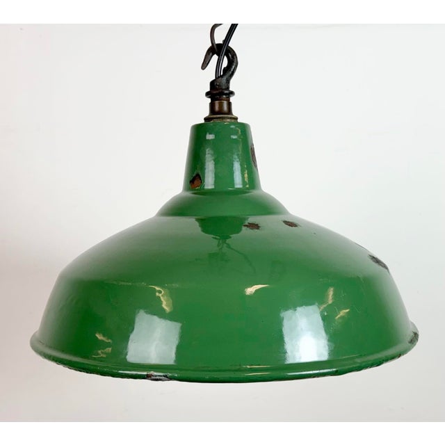 1960s Industrial British Green Enamel Factory Pendant Lamp, 1960s For Sale - Image 5 of 18