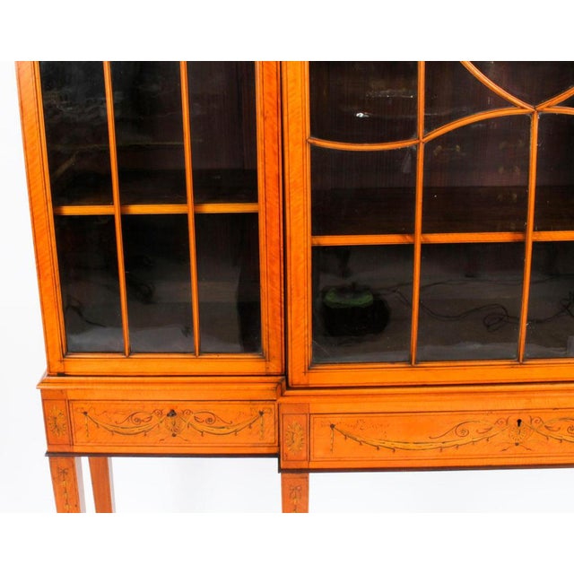 Satinwood Breakfront Bookcase or Display Cabinet from Edwards & Roberts, 19th Century For Sale - Image 5 of 18