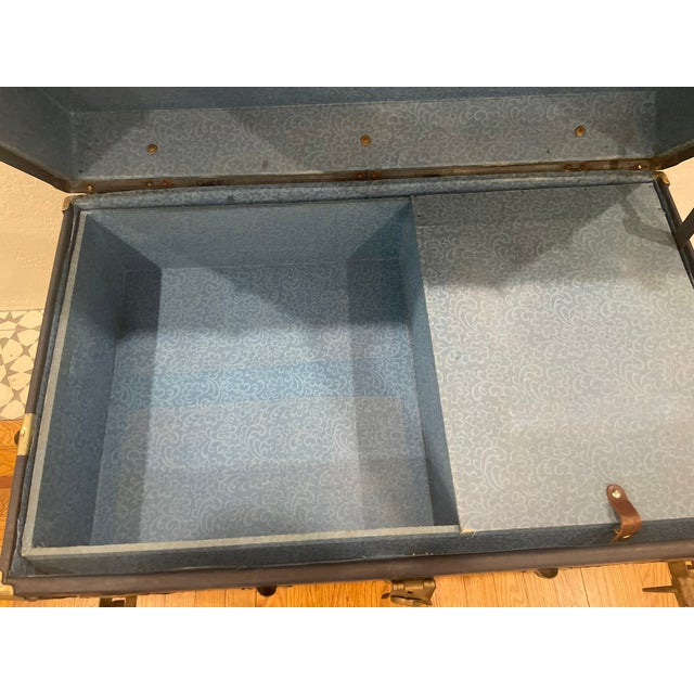 Antique 1920s Black Flat-Top Steamer Trunk With North Dakota Lithograph and Brass Hardware For Sale In San Francisco - Image 6 of 9
