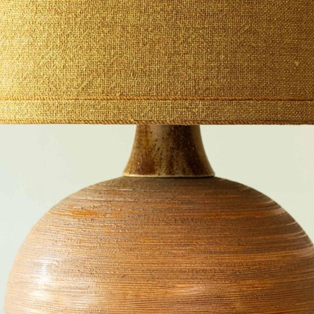 Brown Ceramic and Walnut Table Lamp by R. Houben, 1970 For Sale - Image 3 of 10