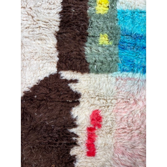 Moroccan Artist Contemporary Abstract Moroccan Mrirt Rug For Sale - Image 4 of 9