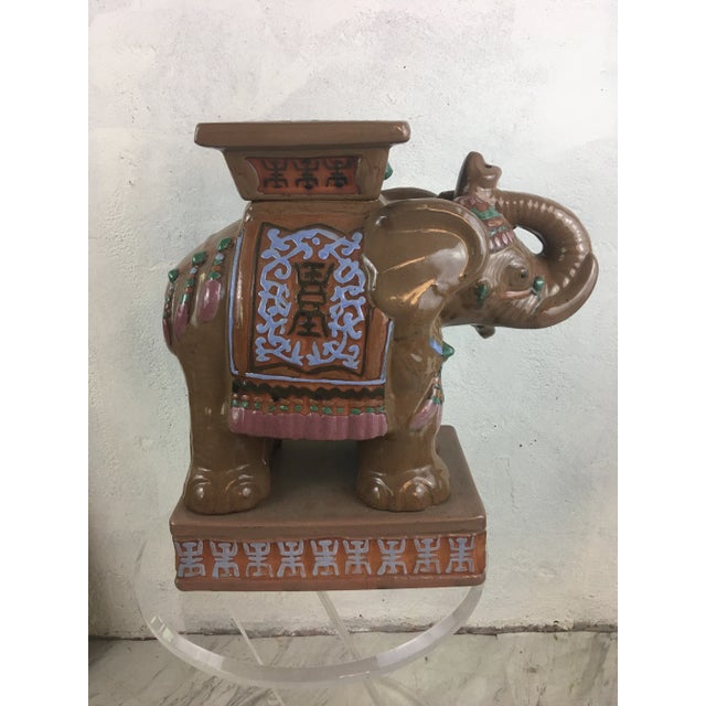 This beautiful garden seat is in a very unusual color! It’s in amazing condition and has great accent colors on its taupe...