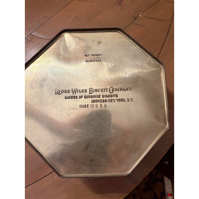 Charming 1930s American lithographed biscuit/cracker tin produced for the Loose-Wiles Biscuit Company. This unusual...
