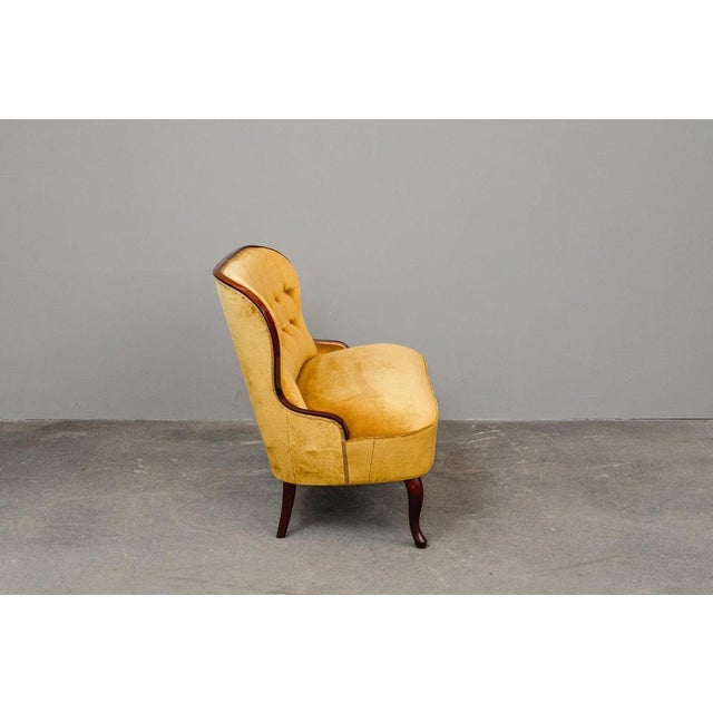 Mid-Century Sofa in Yellow For Sale - Image 4 of 18