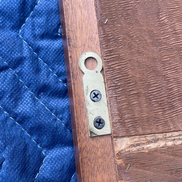 1960s Ethan Allen by Baumritter Heirloom Nutmeg Maple Scalloped Rectangular Wall Mirror For Sale - Image 10 of 10