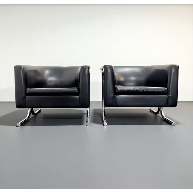 Here you can purchase extremely rare and prestigious vintage tubular steel lounge chairs upholstered in faux leather from...