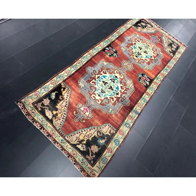 Contemporary Oversize Medallion Design Vintage Turkish Oushak Faded Runner Rug For Sale - Image 3 of 11