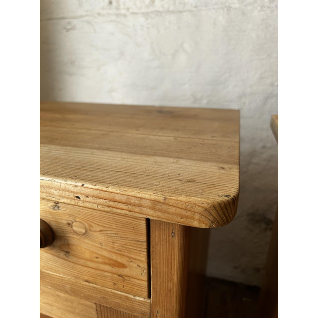 Brown Victorian English Pine Bedside Cabinets with Drawer & Cupboard, 1880s, Set of 2 For Sale - Image 8 of 9