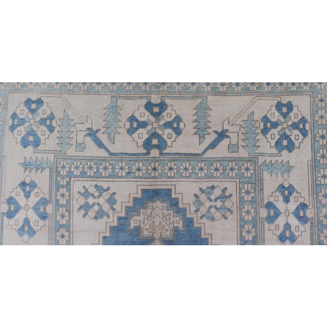 Blue Mid 20th Century Vintage Turkish Oushak Rug With Medallion Design in Blue, Lt. Blue & Ivory For Sale - Image 8 of 13