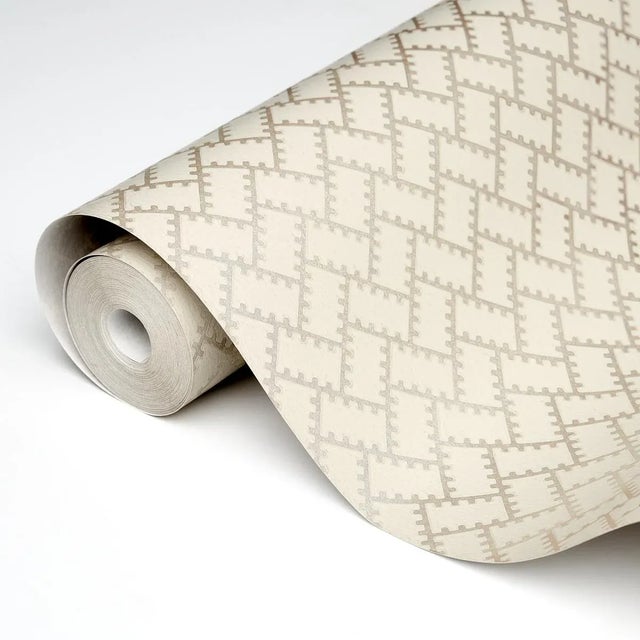 Schumacher Sample - Schumacher x Neisha Crosland Parterre Wallpaper in Gold For Sale - Image 4 of 5