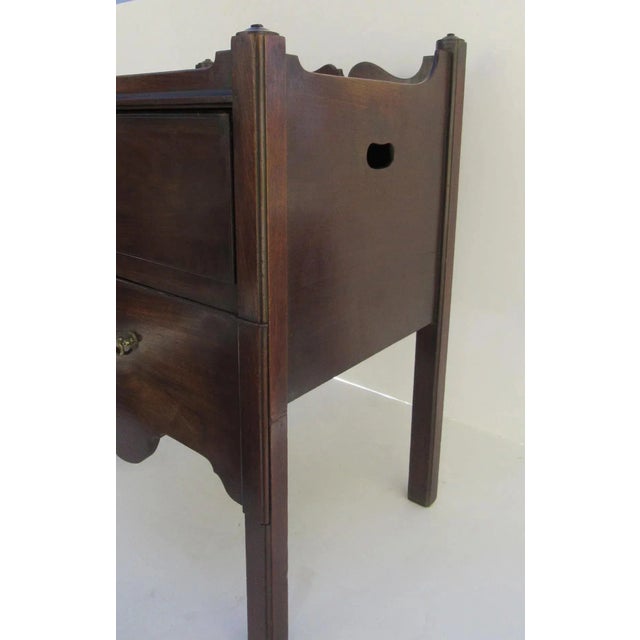 Wood English Mahogany Commode with Campaign Handle Lift Up Compartment Side Table Early 19th Century For Sale - Image 7 of 10