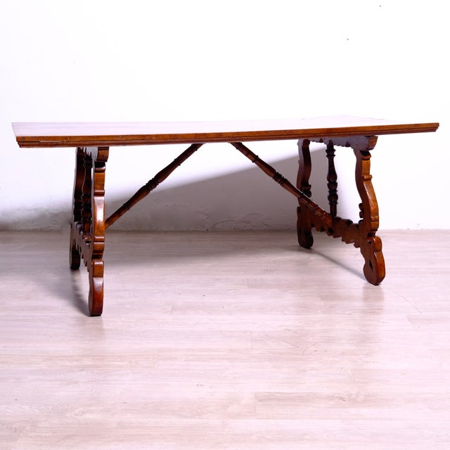 Beautiful Frattino table in walnut wood, mid-19th century top composed of two beautiful walnut boards, one of a kind, for...