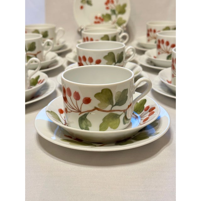 1980s 1980s Richard Ginori Red Currant Trios Cups, Saucers & Plates - Set of 10 For Sale - Image 5 of 13