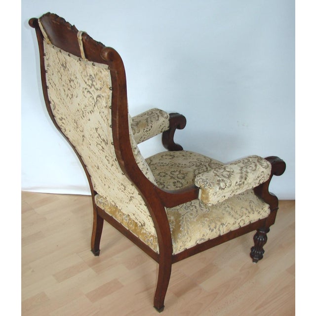 Antique Carved Walnut Armchair, Turn of the 19th and 20th Centuries, in Good conditions. Designed 1890 to 1919