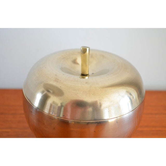 Metal Mid-Century Tin Apple Box with Lid, 1950s For Sale - Image 7 of 8