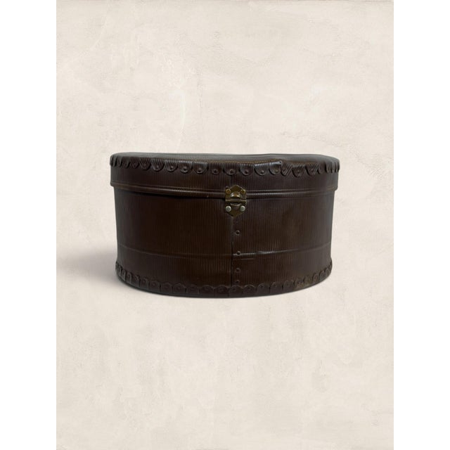 Victorian English Victorian Faux Bois Leatherette Hat Box For Sale - Image 3 of 12