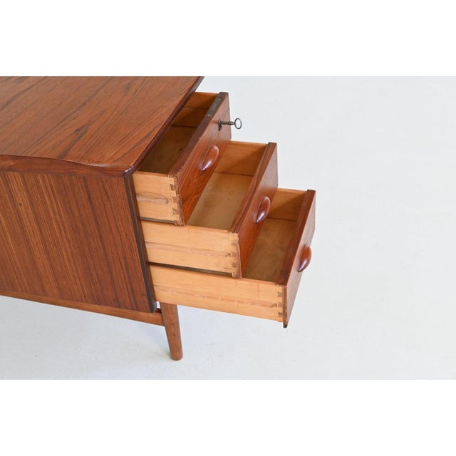 Brown Boomerang Writing Desk in Teak by Peter Løvig Nielsen, 1960 For Sale - Image 8 of 18