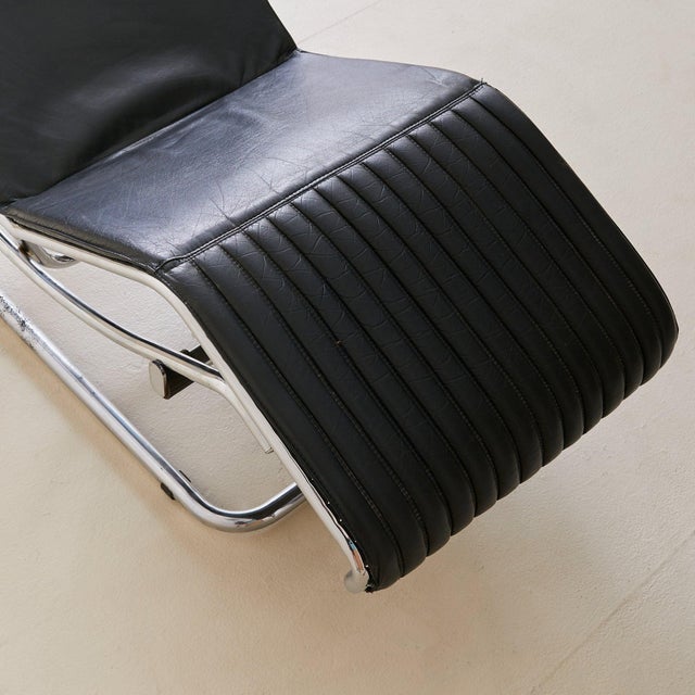 Italian Chrome + Leather Chaise Lounge Attributed to Guido Faleschini, 1970s For Sale - Image 9 of 11