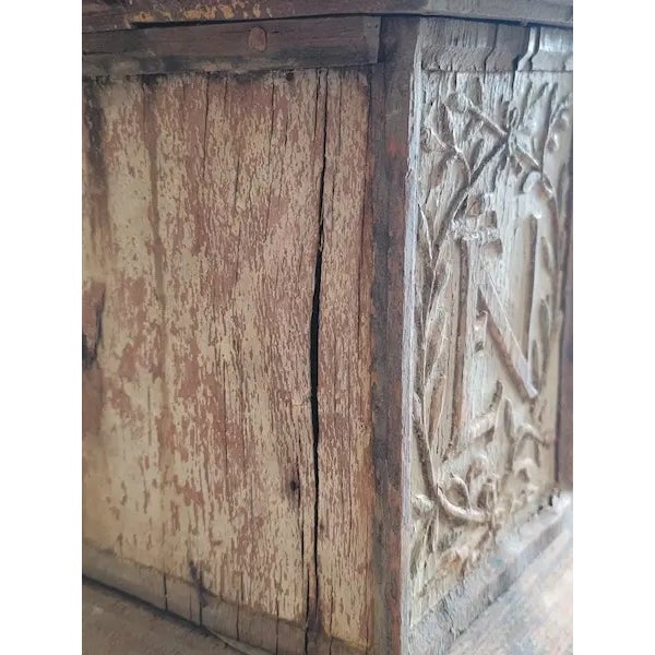 Trio of 18th Century French Private Le Mans Chapel Columns For Sale In Los Angeles - Image 6 of 15