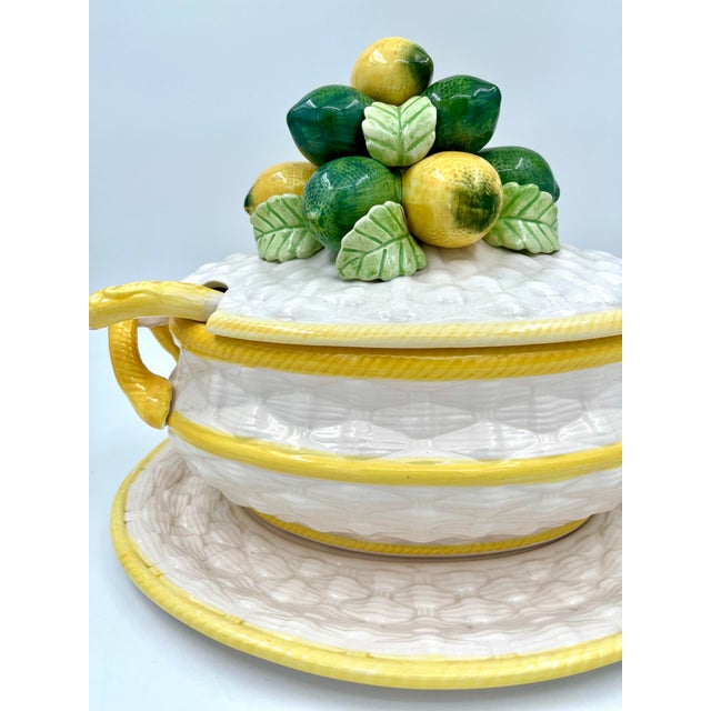 French Country Vintage 1980s Robert Nemith Majolica Style Basketweave Lemon & Lime Topiary Soup Tureen Centerpiece For Sale - Image 3 of 12