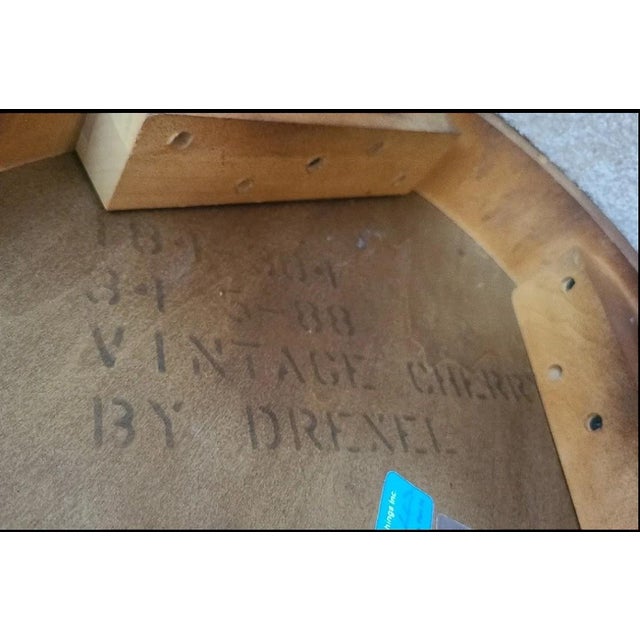Wood Late 20th Century Drexel Heritage Traditional Cherry Oval Accent Side Table With Queen Anne Legs For Sale - Image 7 of 12