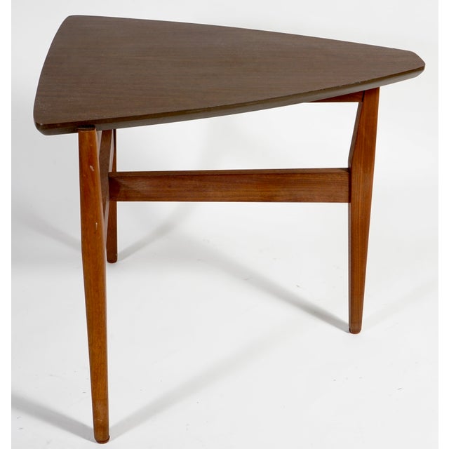 Brown and Saltman Vintage Mid-Century Modern "Guitar Pick" Side Table in the Style of Brown and Saltman. For Sale - Image 4 of 7