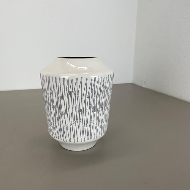 Vintage White Zig Zag Fat Lava Ceramic Vase from Ilkra Ceramics, 1970s For Sale - Image 3 of 18