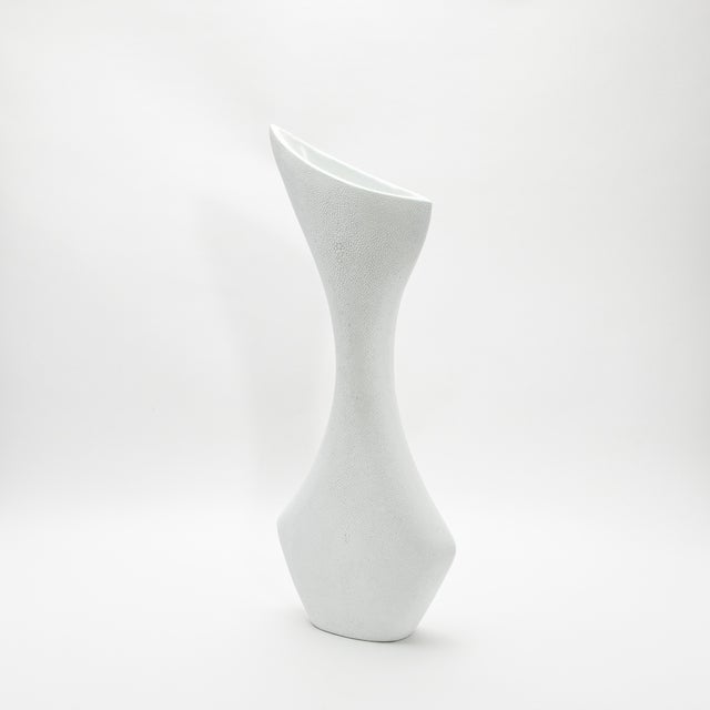 2020s Modern Sculptural Vase in White Shagreen by R&y Augousti For Sale - Image 5 of 7