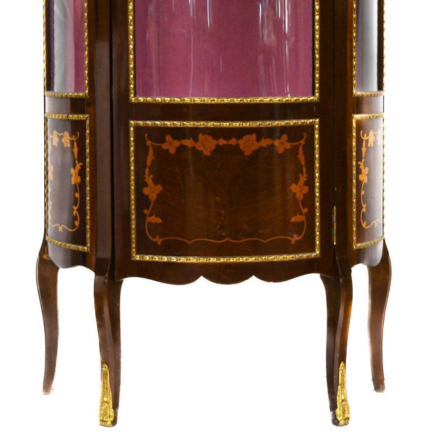 French French Louis XV-Style Ormolu Mounted Vitrine Display Cabinet For Sale - Image 3 of 7