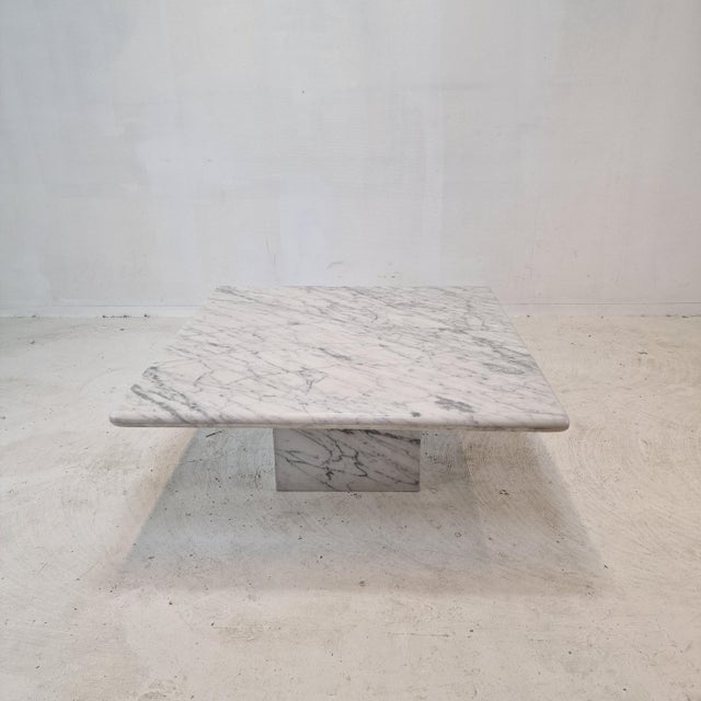 Very nice Italian coffee table, fabricated in the 1980s. It is handcrafted out of very beautiful Carrara marble. The...