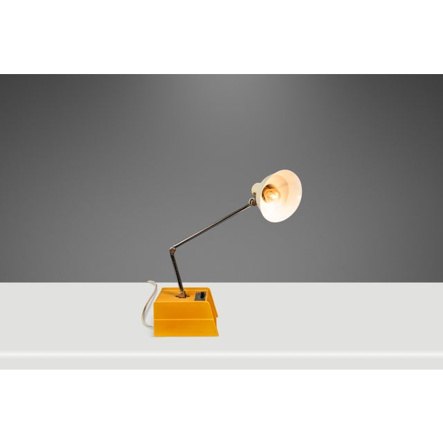 Mid-Century Modern Mid-Century Modern Industrial Tensor Table / Desk Lamp by Mobilite as Used in Nasa Offices, C. 1970's For Sale - Image 3 of 17