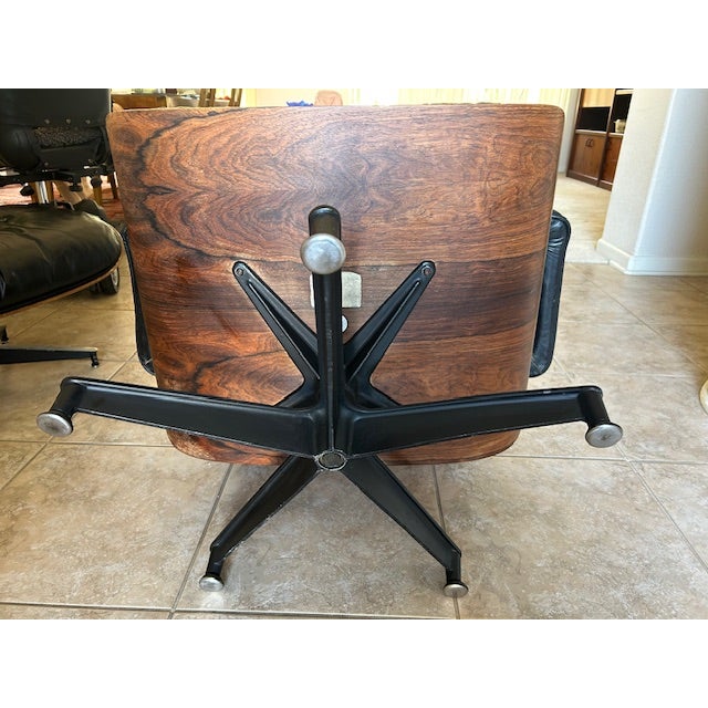 Eames Lounge Chair & Ottoman (2nd Generation, C. 1960–1971) For Sale - Image 11 of 15