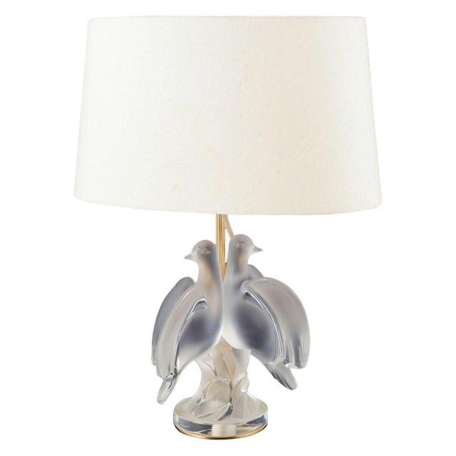 1970s Pressed and Frosted Crystal Glass Table Lamp with Doves from Lalique, 1970s For Sale - Image 5 of 5