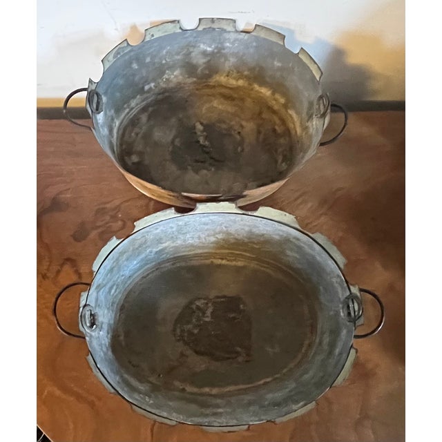 Antique Early 19th Century French Empire Tole Monteiths or Cachepot Jardinieres With a Garland of Gold Leaves on a Salmon Ground - A Pair For Sale - Image 10 of 17
