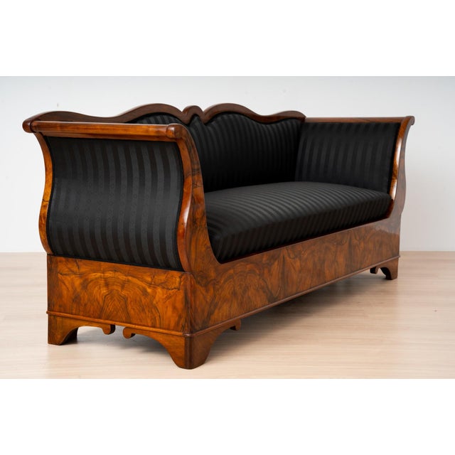 Antique Biedermeier Walnut Sofa, 1850 For Sale - Image 4 of 18