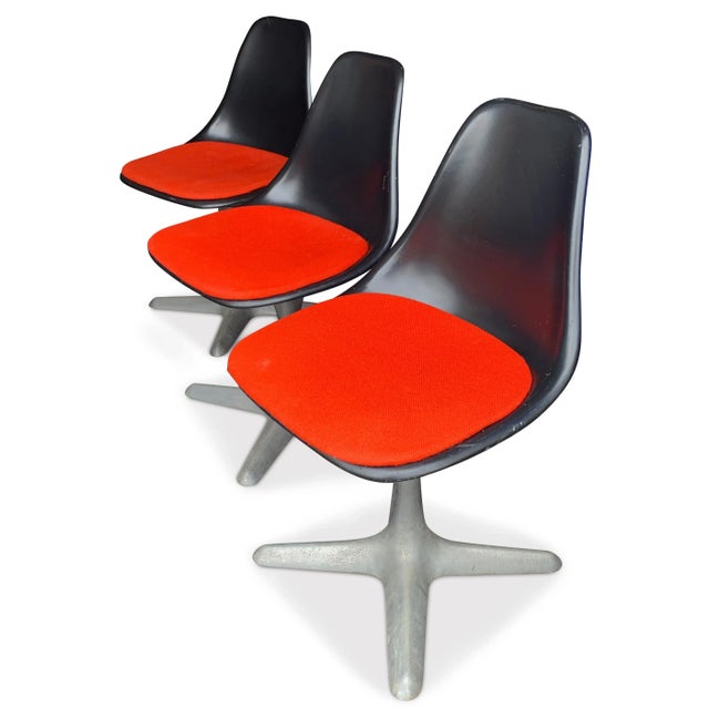 Black & Orange Circular Dining Table Set from Maurice Burke for Arkana Tulip, 1960s, Set of 4 For Sale - Image 4 of 10